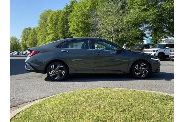 $27454 : Hyundai ELANTRA Hybrid 2025 image 8