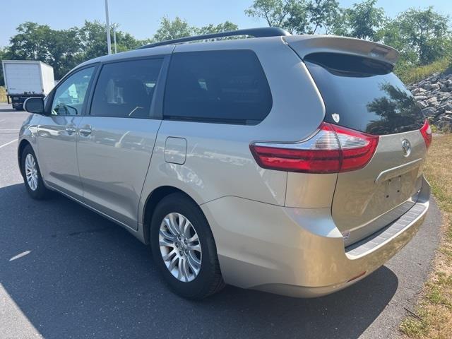 $24060 : PRE-OWNED 2017 TOYOTA SIENNA image 5