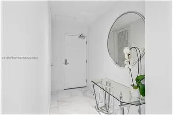 $5200 : Rental property with 1 bedro image 3