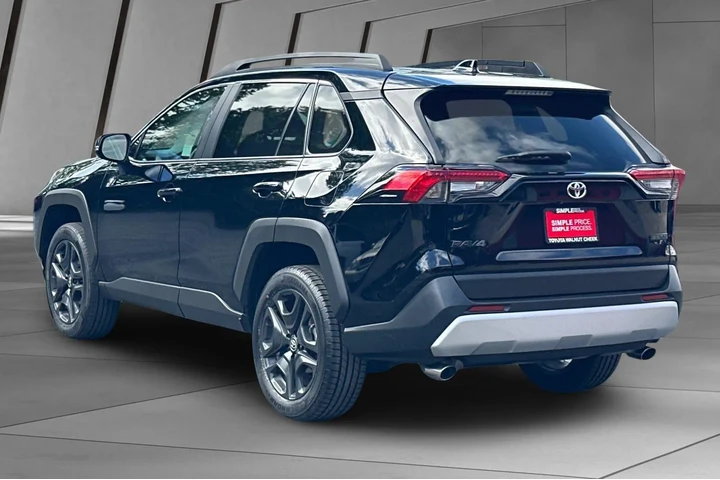 $33500 : Toyota RAV4 2024 AWD Adventu image 10
