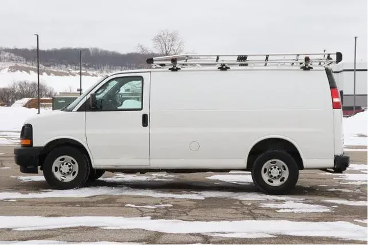 $15950 : Chevrolet Express 2017 2500 image 5