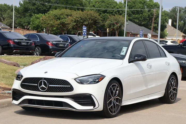 $43998 : 2025 C 300 Sedan image 5