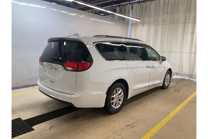 $14930 : Chrysler Pacifica 2020 Touri image 2