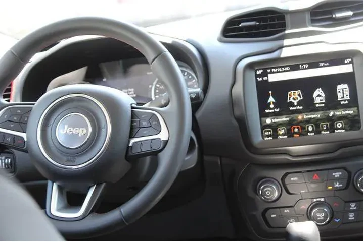 $21949 : Jeep Renegade 2023 4x4 Trail image 10