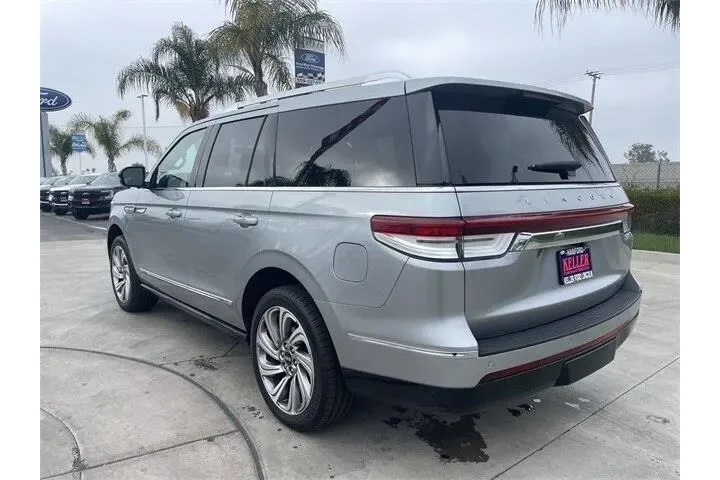 $39467 : Lincoln Navigator 2022 4x2 R image 6