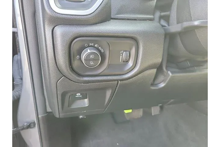 $25500 : Ram 1500 2021 4x2 Big Horn 4 image 9