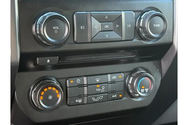 $17989 : Ford F-150 2016 4x2 XLT 4dr image 9