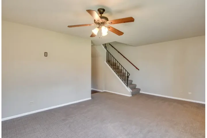 $980 : Fantastic 3 bedroom 1.1 bath d image 4