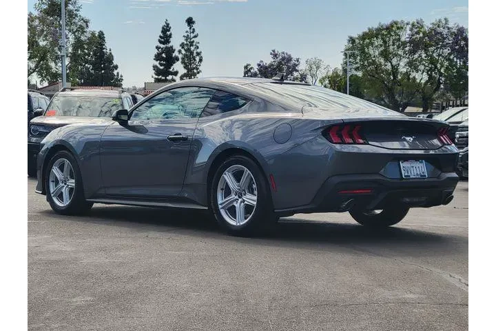 $34988 : Ford Mustang 2026 EcoBoost 2 image 2