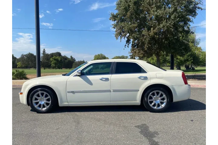 $9495 : 2010 300 C HEMI image 5