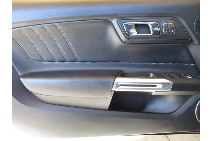 $17468 : Ford Mustang 2016 EcoBoost P image 9