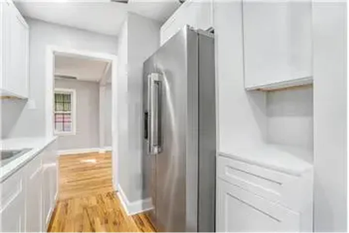 $1350 : Rental property with 2 bedro image 8