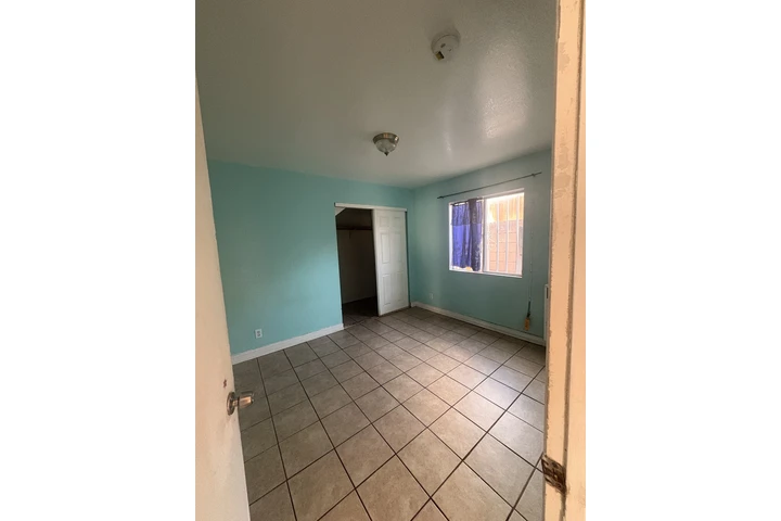 $775 : Recámara image 2