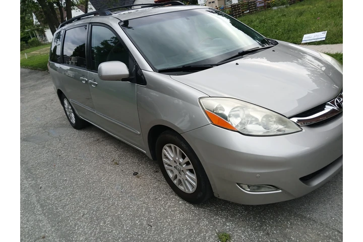 $5500 : Toyota sienna xl limited image 4