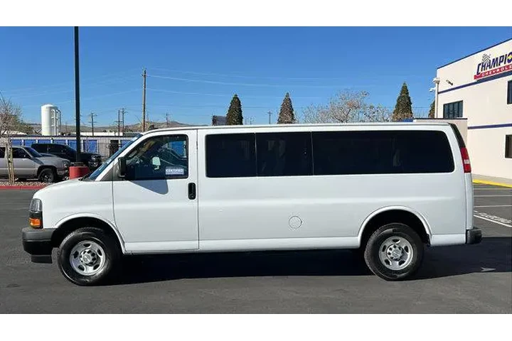 $32984 : Chevrolet Express 2023 LS 35 image 8