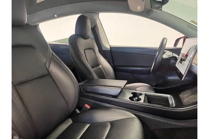 $29425 : Tesla Model Y 2022 AWD Long image 10