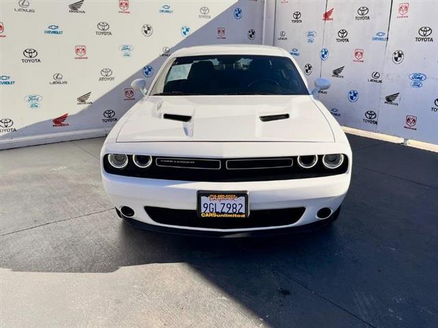 $17995 : Used 2019 Challenger SXT RWD image 8