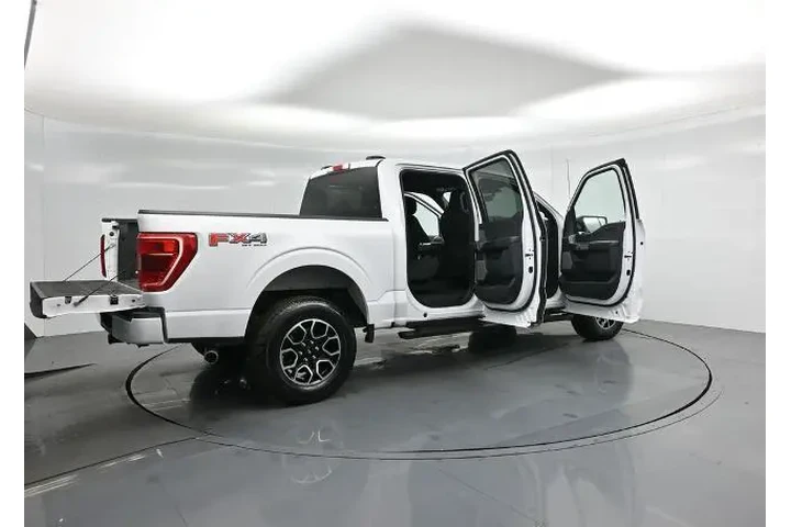 $39221 : Ford F-150 2022 4x4 XLT 4dr image 6