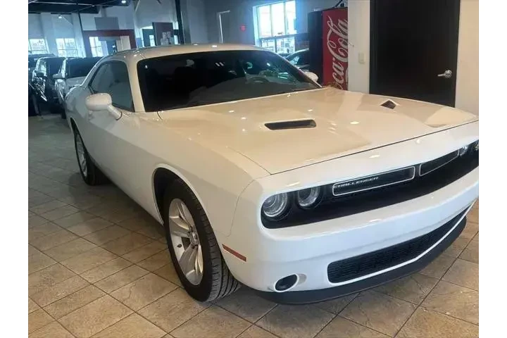 $17995 : Dodge Challenger 2023 SXT 2d image 3