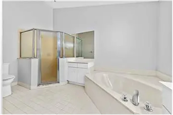 $3900 : Rental property with 3 bedro image 4