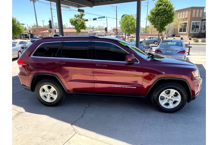 2016 Grand Cherokee Laredo 2WD image 4