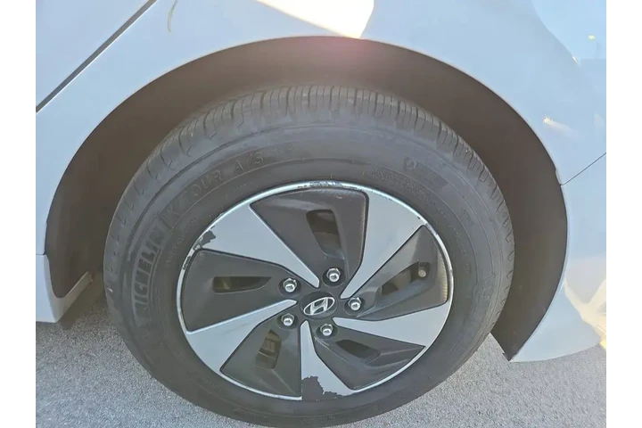 $10999 : Hyundai IONIQ Hybrid 2017 SE image 5