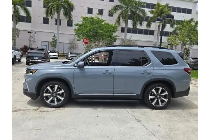 $39993 : Honda Pilot 2023 Touring 4dr image 2