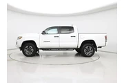 $37998 : Toyota Tacoma 2020 4x4 TRD S thumbnail