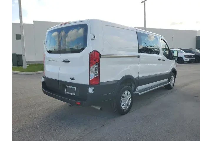 $27990 : Ford Transit 2023 250 3dr SW image 4