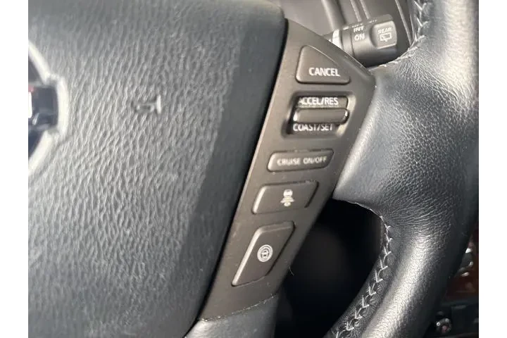 $12101 : Nissan Armada 2018 4x2 SV 4d image 10