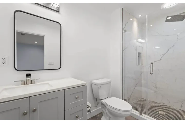 $2395 : 3Bed 2Bath House For in LA image 9