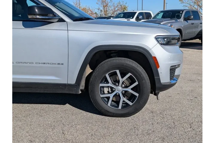 $35995 : Jeep Grand Cherokee L 2024 4 image 3