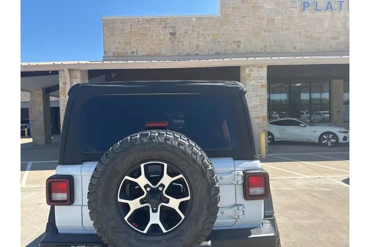 $31447 : Jeep Wrangler Unlimited 2021 image 7