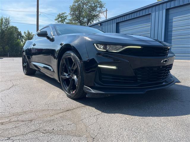 $33488 : 2019 Camaro SS, EXTRA CLEAN, image 5