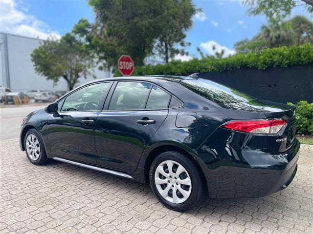 $12900 : 2021 Toyota Corolla LE image 2