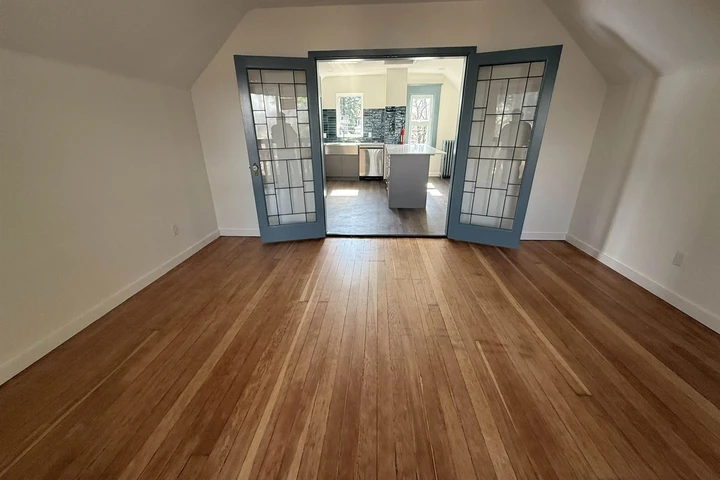 $700 : Sensational- Commuter's Dream image 7