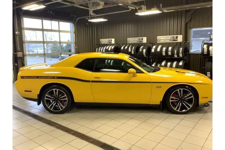 $27988 : Dodge Challenger 2012 SRT8 3 image 4