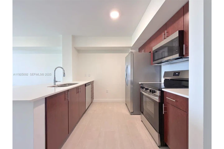 $2570 : Apartment for Rent image 3