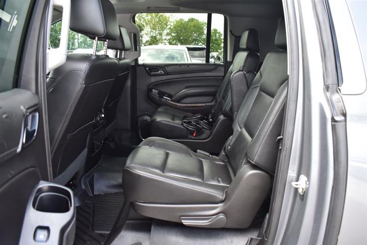 2020 Suburban LT image 6