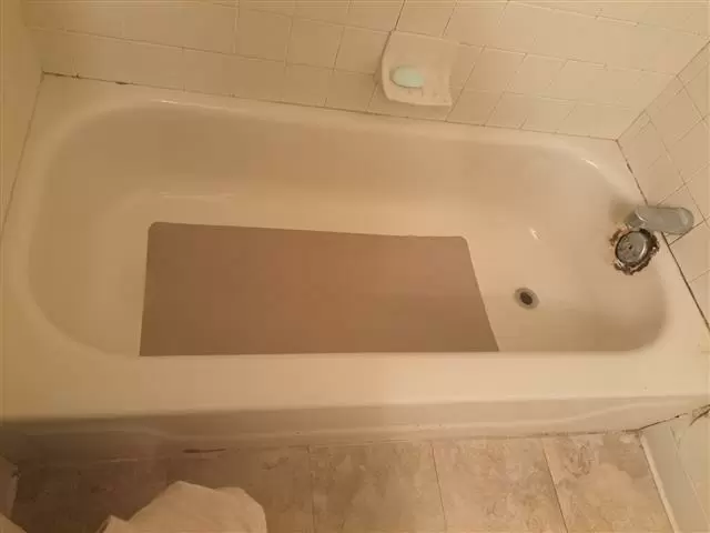 Herrera Bathtub Reglazing image 1