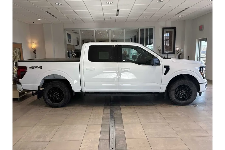 $39996 : Ford F-150 2024 4x4 XLT 4dr image 2