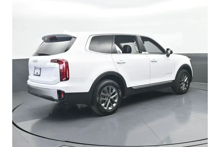 $31991 : Kia Telluride 2025 LX 4dr SU image 6