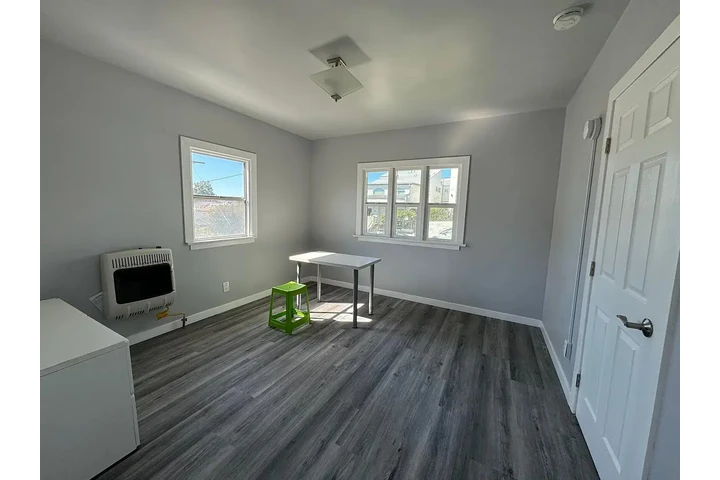 $550 : Duplex 1-bed ...Los Angeles image 2
