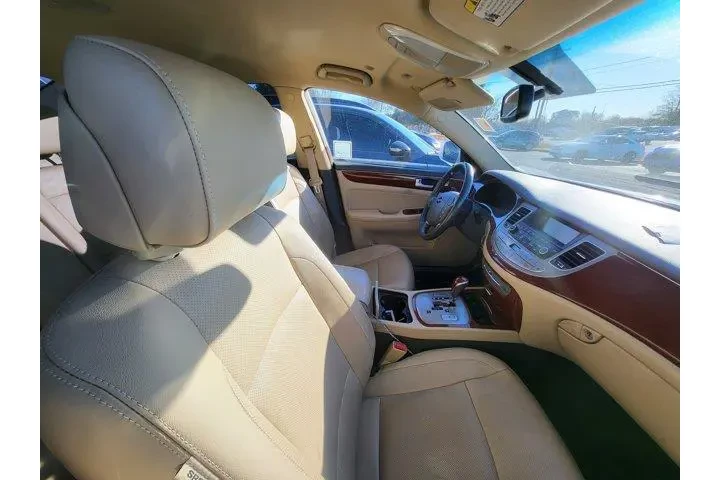 $11013 : Hyundai Genesis 2014 3.8L 4d image 8