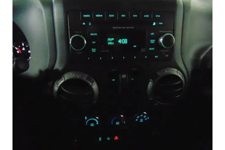 $12800 : Jeep Wrangler 2013 4x4 Sport image 10