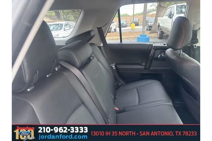 $25925 : Toyota 4Runner 2020 4x4 SR5 image 9