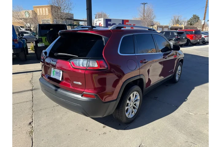 2019 Cherokee Latitude FWD image 5