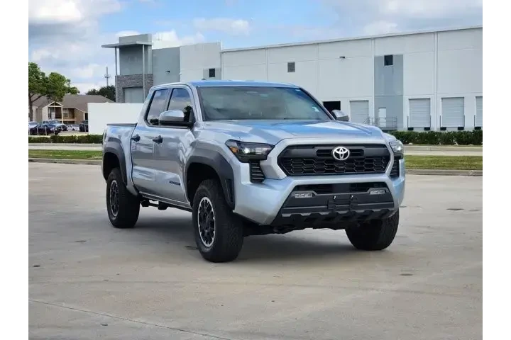 $35555 : Toyota Tacoma 2024 4x4 SR5 4 image 3