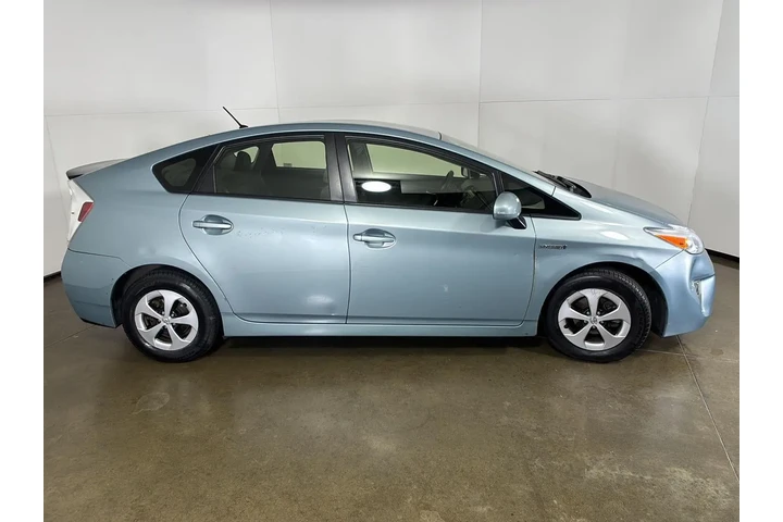 $8299 : 2012 Prius Two image 8