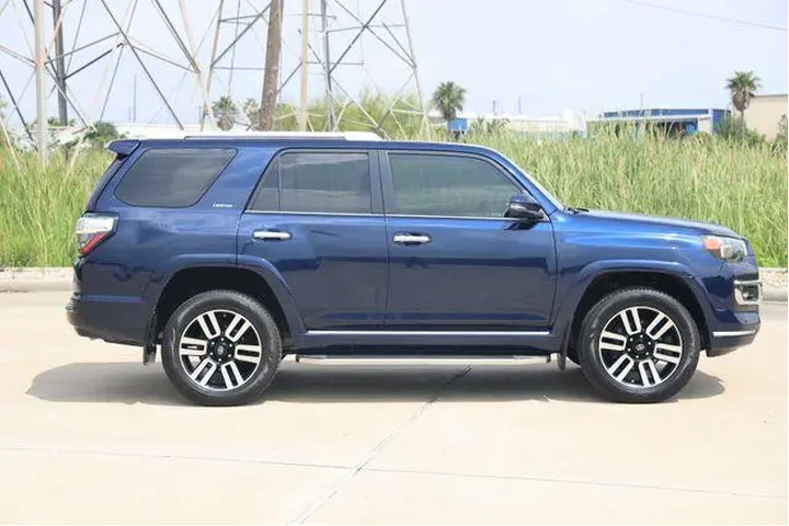 $35676 : Toyota 4Runner 2019 4x4 SR5 image 4